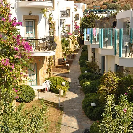 Siesta Aparthotel 3*